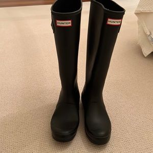 Hunter rain boots black size 9